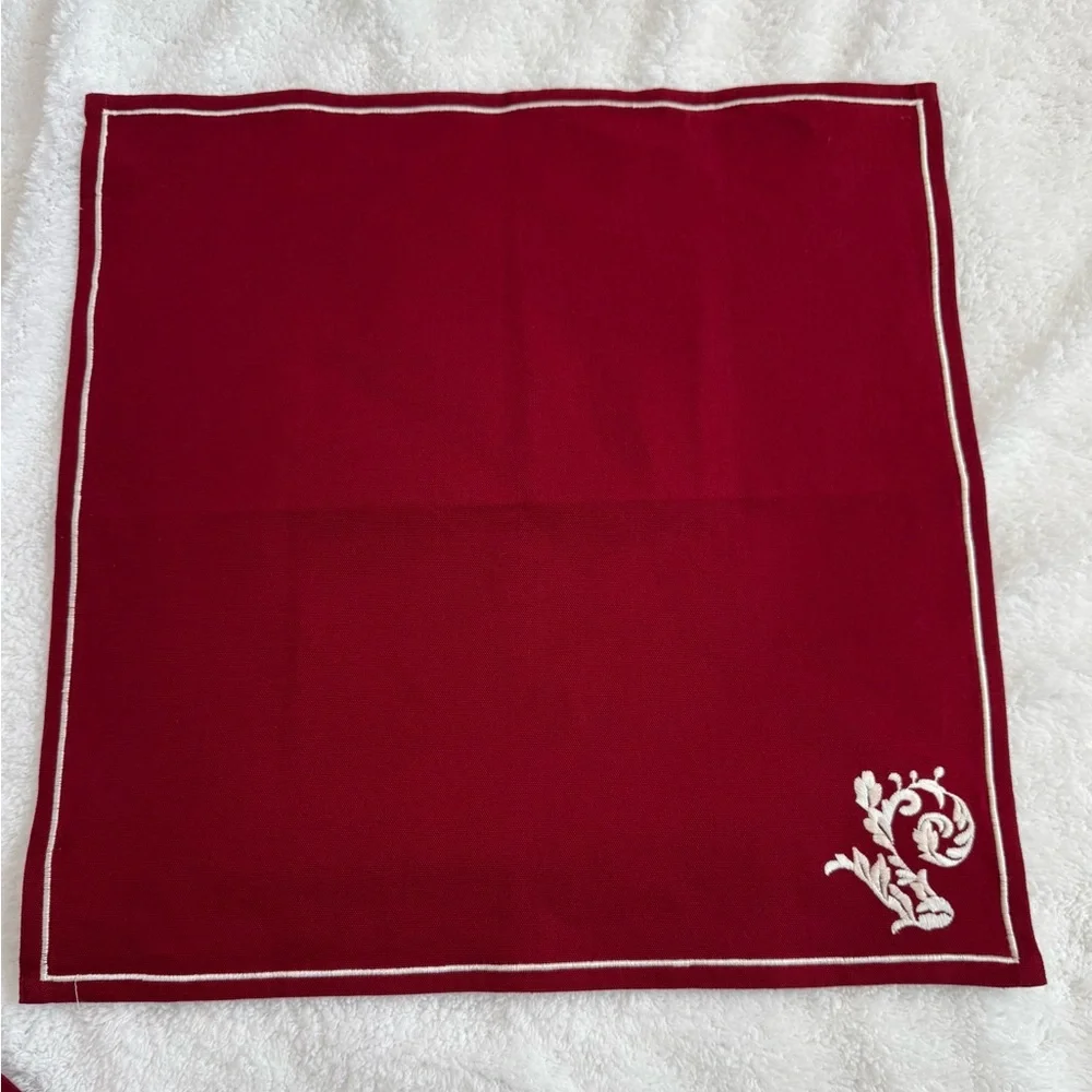 Williams Sonoma Embroidered Napkins & Placemats Set of 4 | EUC